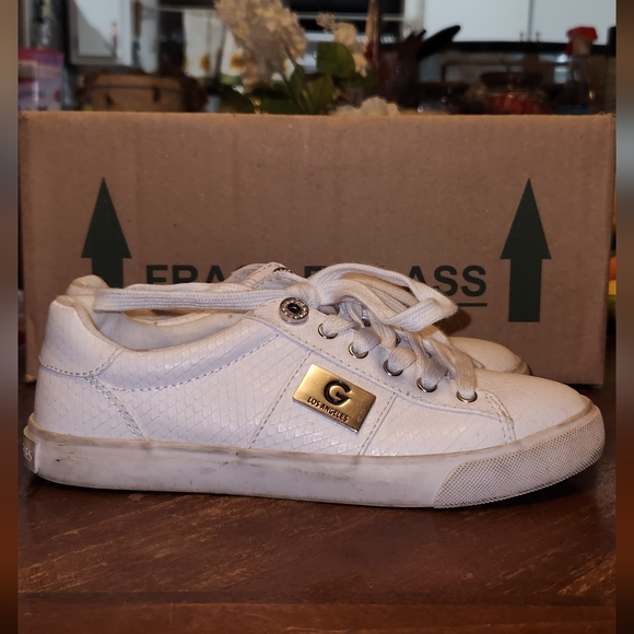 White tennis shoes - New - Picture 1 of 5